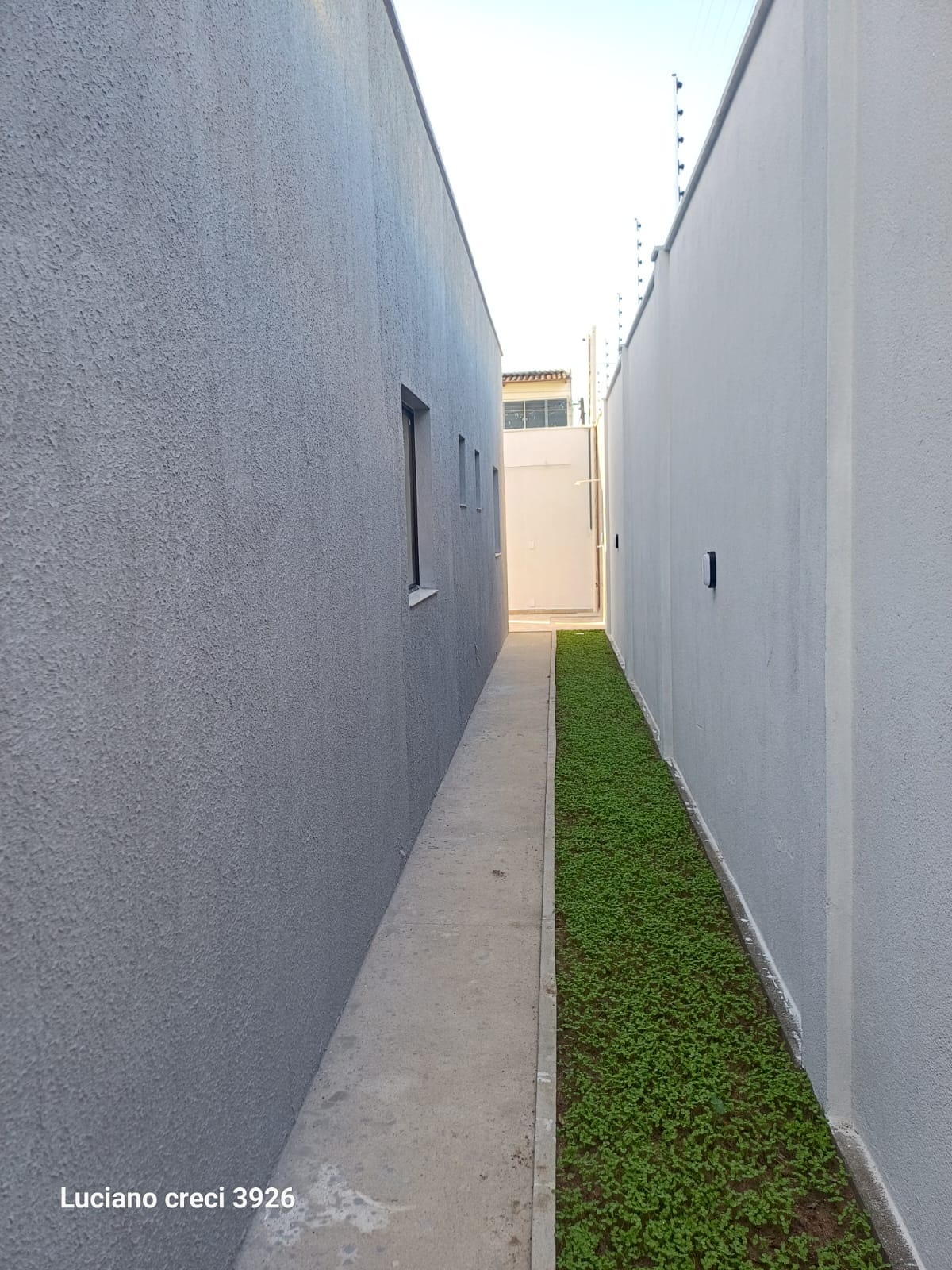 VENDO ENCANTADORA CASA NOVA NA SANTA LÚCIA.