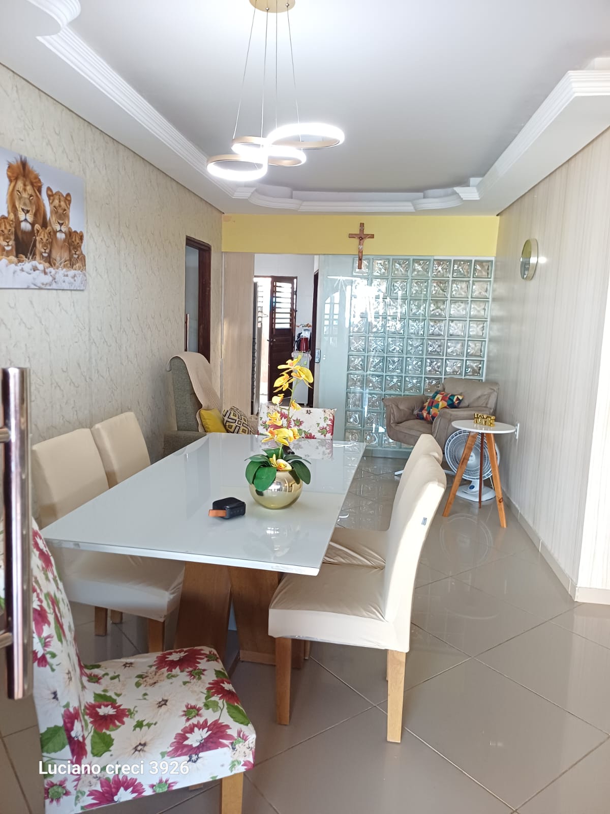 *VENDO IMOVEL NA SANTA LÚCIA, CASA COM PISCINA NO 1⁰ ANDAR. SAO 5 CASAS E UM TERCEIRO PISO 10X30.*