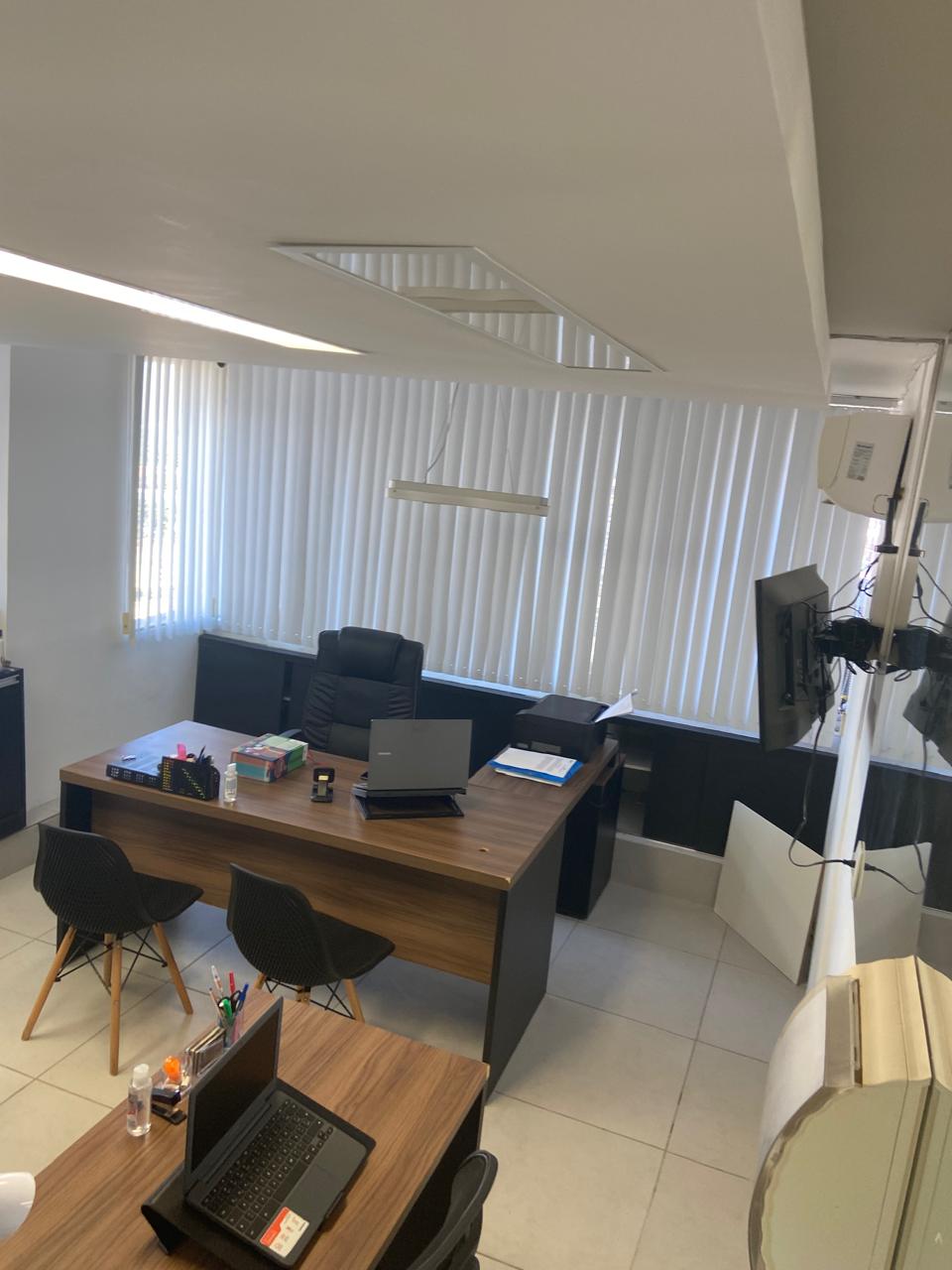 *VENDO SALA COM 41 MT²  NO EMPRESARIAL RUI PALMEIRAS  FAROL. PRÉDIO DE ESQUINA. AV.  FERNANDES LIMA.*