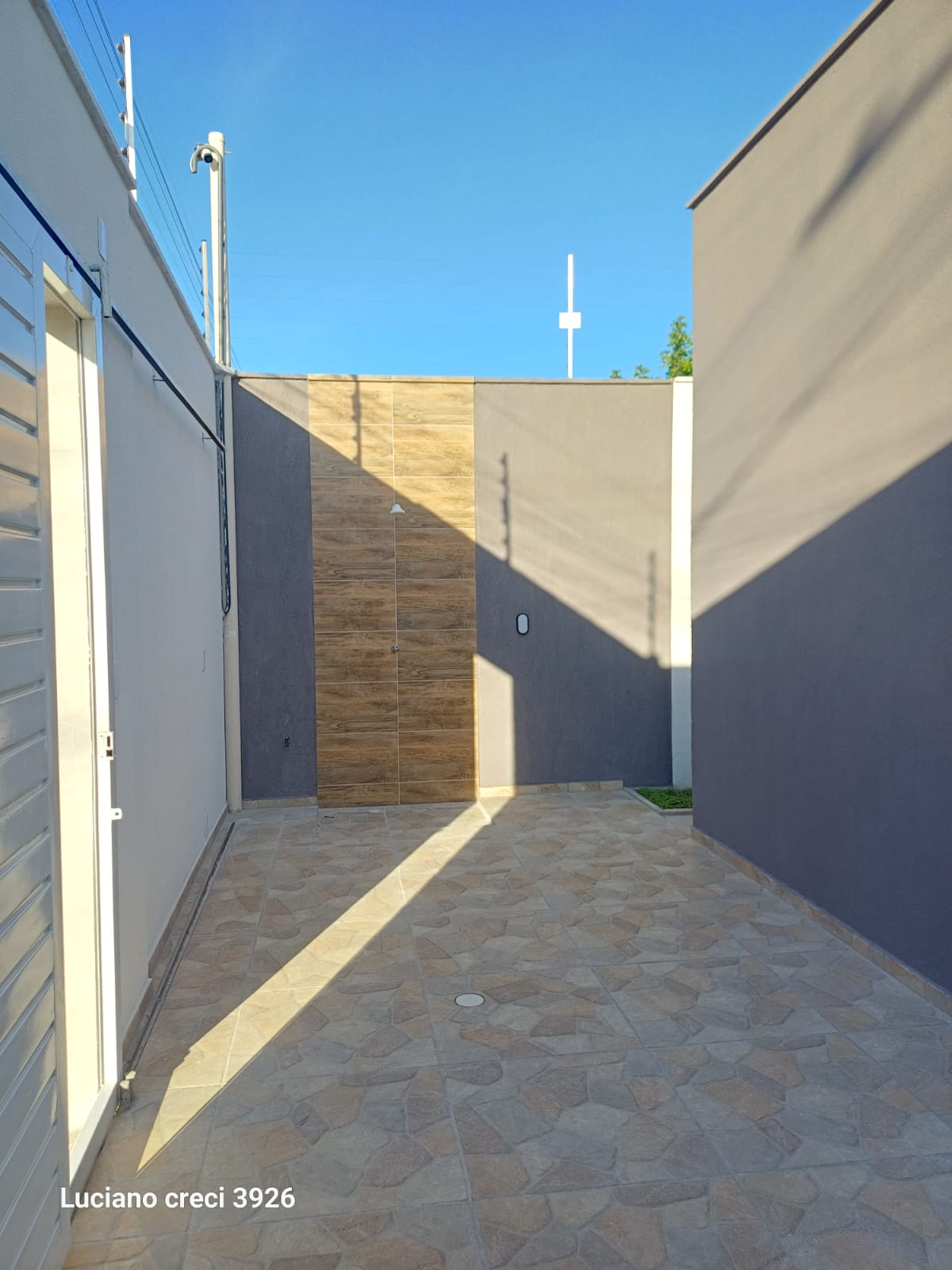 VENDO ENCANTADORA CASA NOVA NA SANTA LÚCIA.