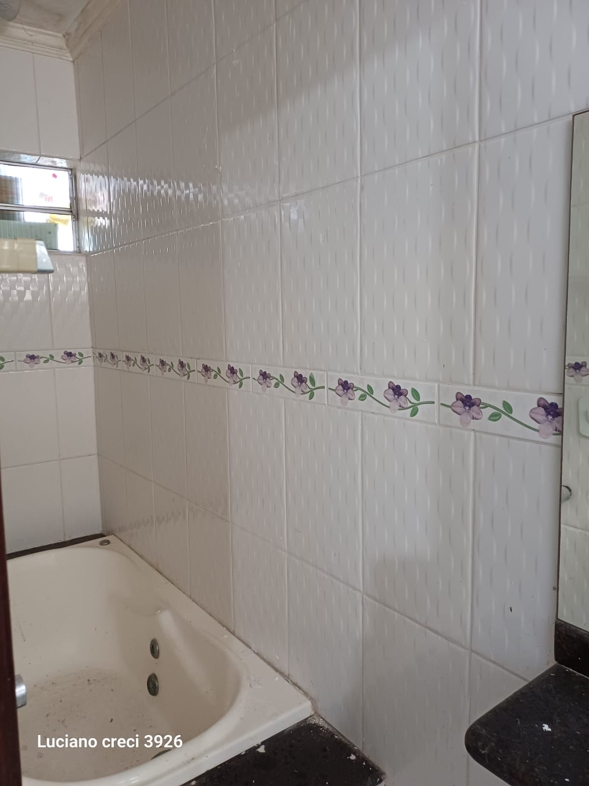 *VENDO IMOVEL NA SANTA LÚCIA, CASA COM PISCINA NO 1⁰ ANDAR. SAO 5 CASAS E UM TERCEIRO PISO 10X30.*