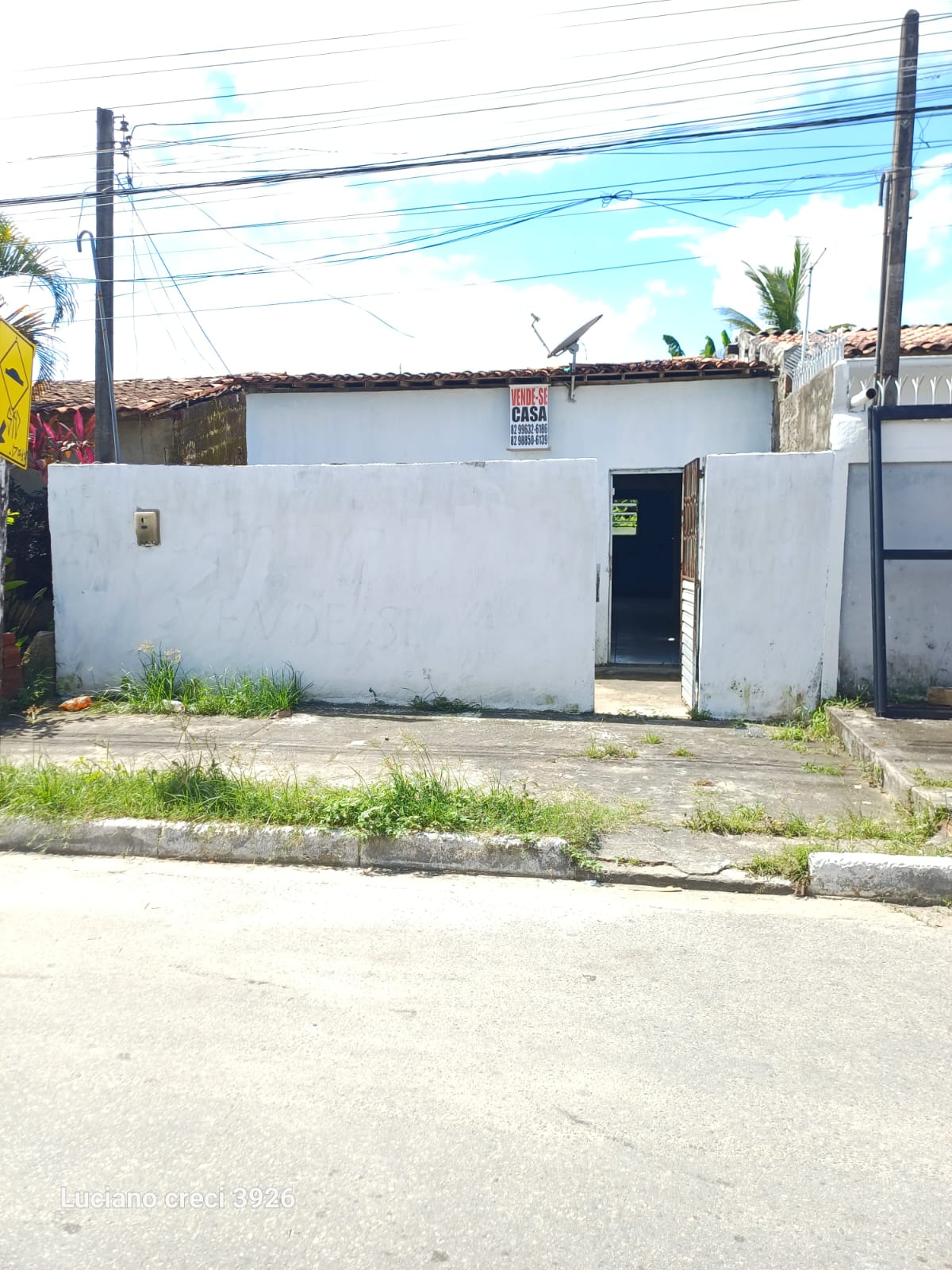 *VENDO CASA NA SANTA LÚCIA EM FRENTE A PIZZARIA BORDA DE OURO*