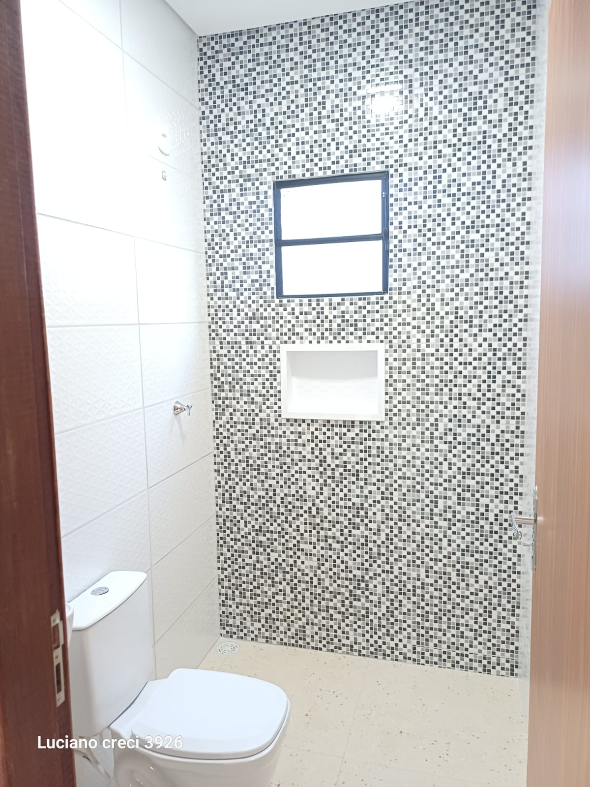 VENDO ENCANTADORA CASA NOVA NA SANTA LÚCIA.