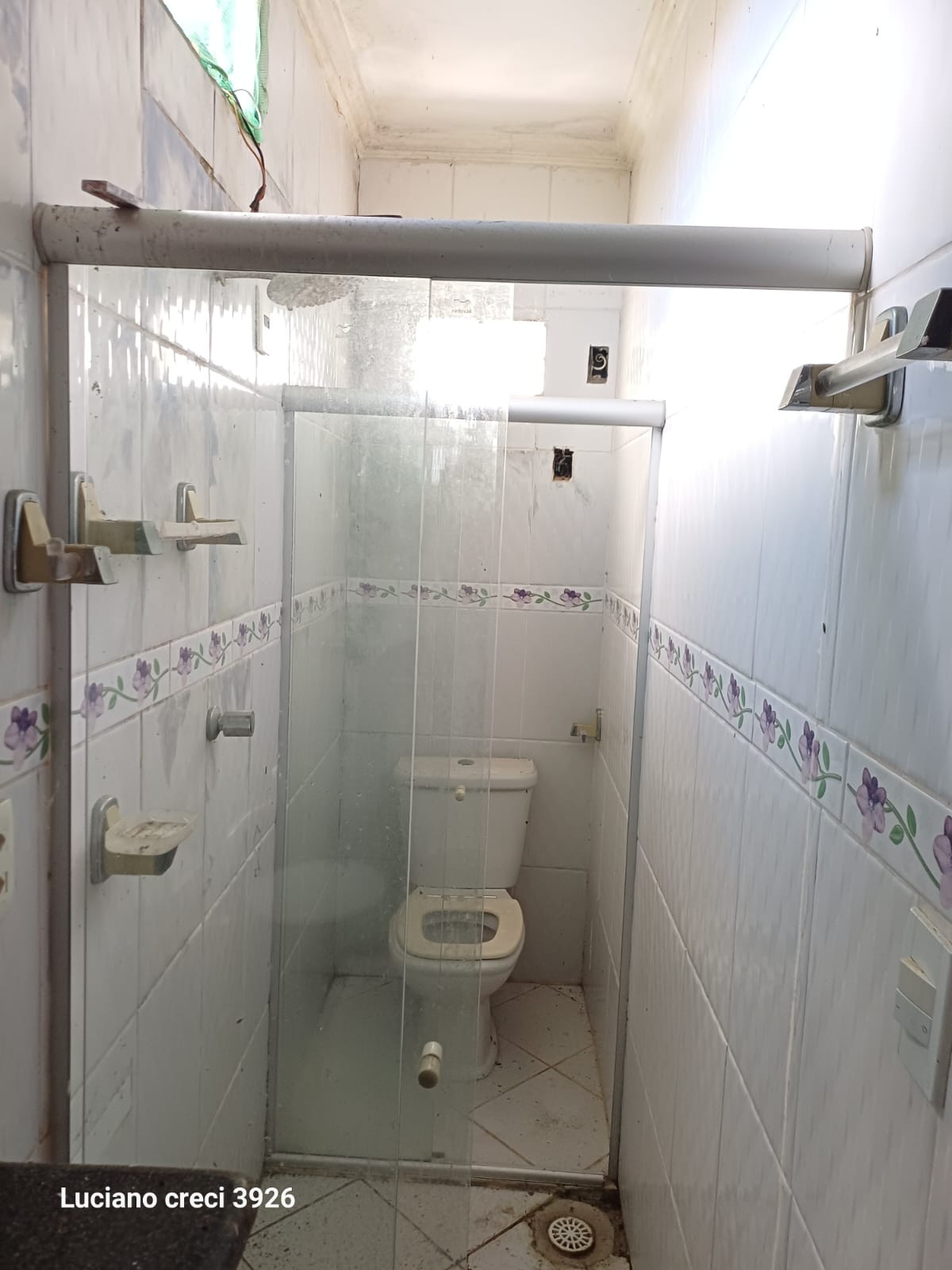 *VENDO IMOVEL NA SANTA LÚCIA, CASA COM PISCINA NO 1⁰ ANDAR. SAO 5 CASAS E UM TERCEIRO PISO 10X30.*