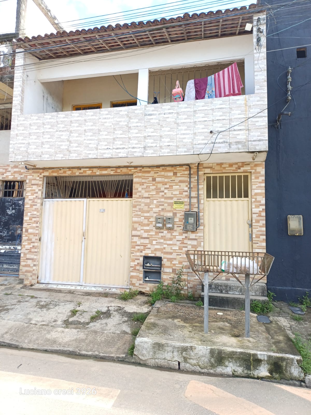 *VENDO IMOVEL NA SANTA LÚCIA, CASA COM PISCINA NO 1⁰ ANDAR. SAO 5 CASAS E UM TERCEIRO PISO 10X30.*