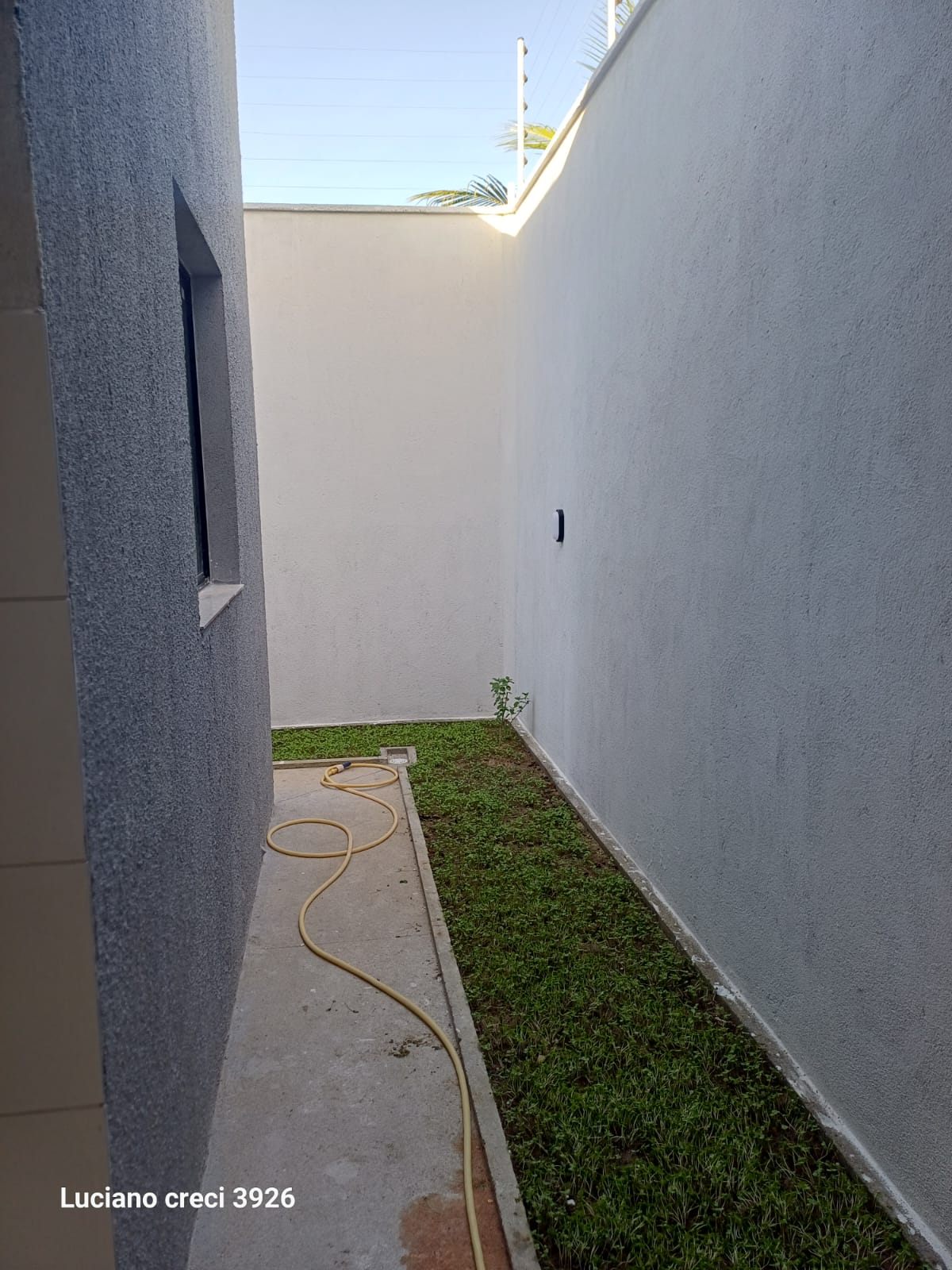 VENDO ENCANTADORA CASA NOVA NA SANTA LÚCIA.
