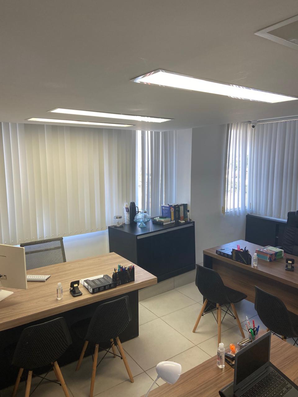 *VENDO SALA COM 41 MT²  NO EMPRESARIAL RUI PALMEIRAS  FAROL. PRÉDIO DE ESQUINA. AV.  FERNANDES LIMA.*