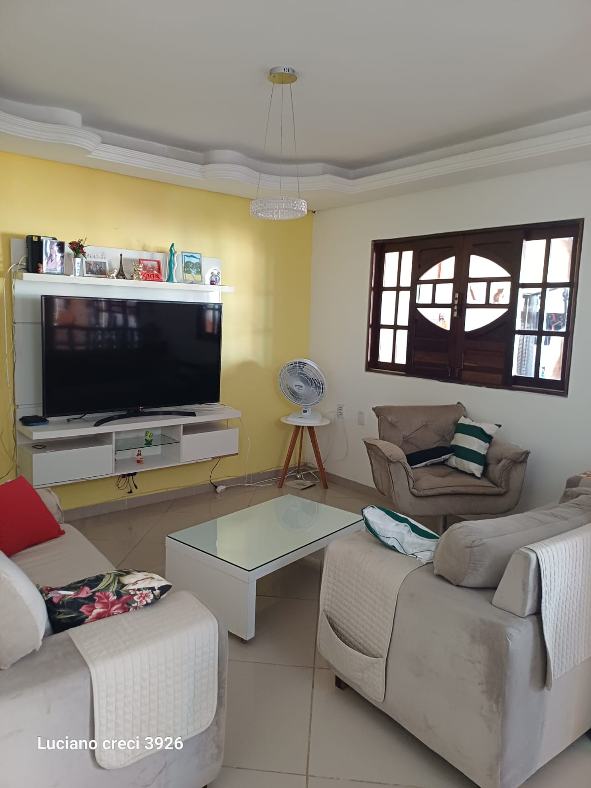 *VENDO IMOVEL NA SANTA LÚCIA, CASA COM PISCINA NO 1⁰ ANDAR. SAO 5 CASAS E UM TERCEIRO PISO 10X30.*