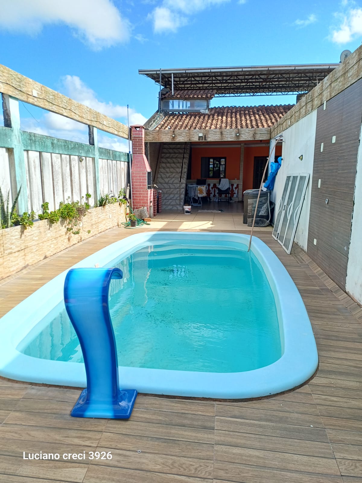 *VENDO IMOVEL NA SANTA LÚCIA, CASA COM PISCINA NO 1⁰ ANDAR. SAO 5 CASAS E UM TERCEIRO PISO 10X30.*