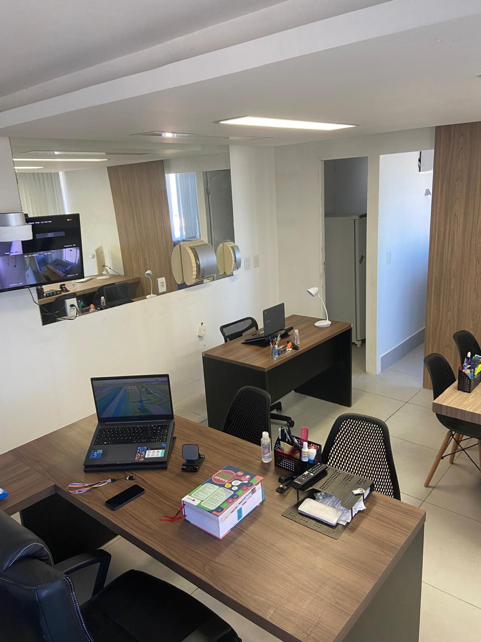 *VENDO SALA COM 41 MT²  NO EMPRESARIAL RUI PALMEIRAS  FAROL. PRÉDIO DE ESQUINA. AV.  FERNANDES LIMA.*