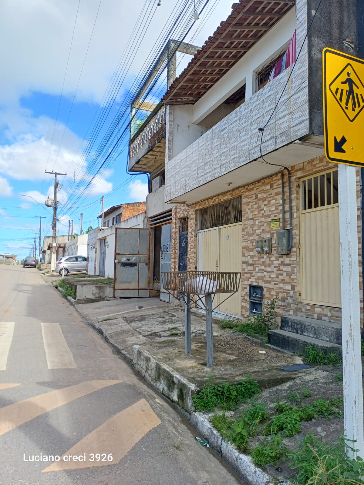 *VENDO IMOVEL NA SANTA LÚCIA, CASA COM PISCINA NO 1⁰ ANDAR. SAO 5 CASAS E UM TERCEIRO PISO 10X30.*