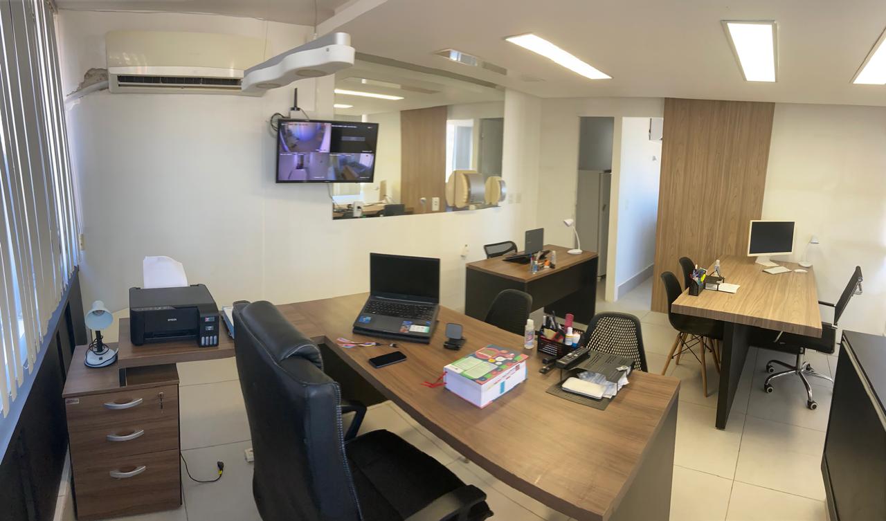 *VENDO SALA COM 41 MT²  NO EMPRESARIAL RUI PALMEIRAS  FAROL. PRÉDIO DE ESQUINA. AV.  FERNANDES LIMA.*