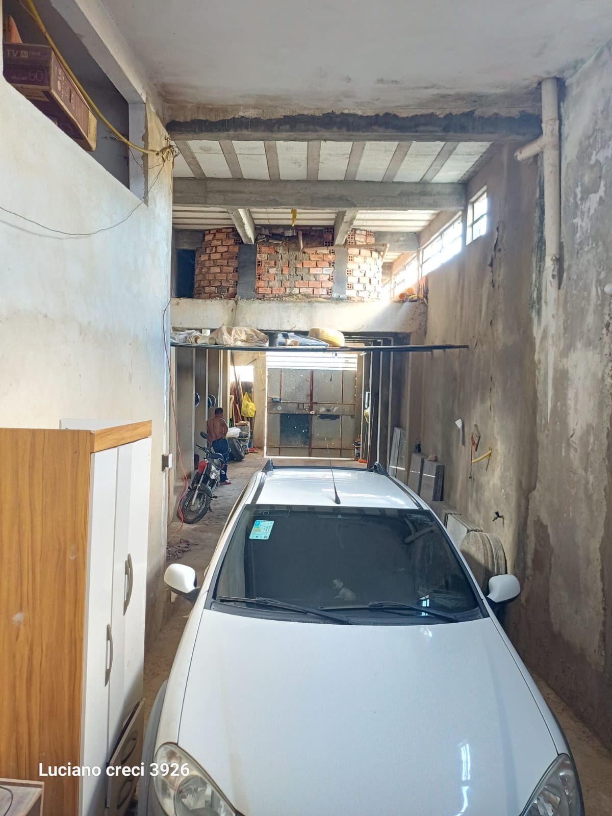*VENDO IMOVEL NA SANTA LÚCIA, CASA COM PISCINA NO 1⁰ ANDAR. SAO 5 CASAS E UM TERCEIRO PISO 10X30.*