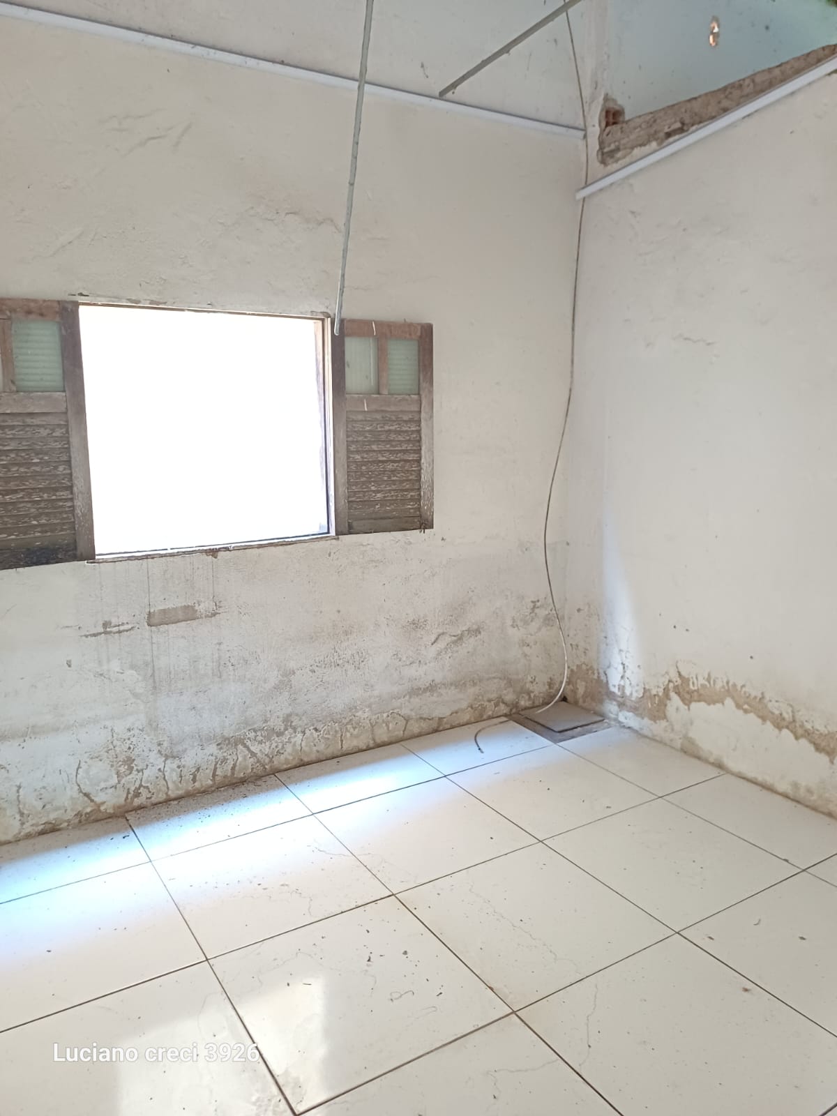 *VENDO CASA NA SANTA LÚCIA EM FRENTE A PIZZARIA BORDA DE OURO*
