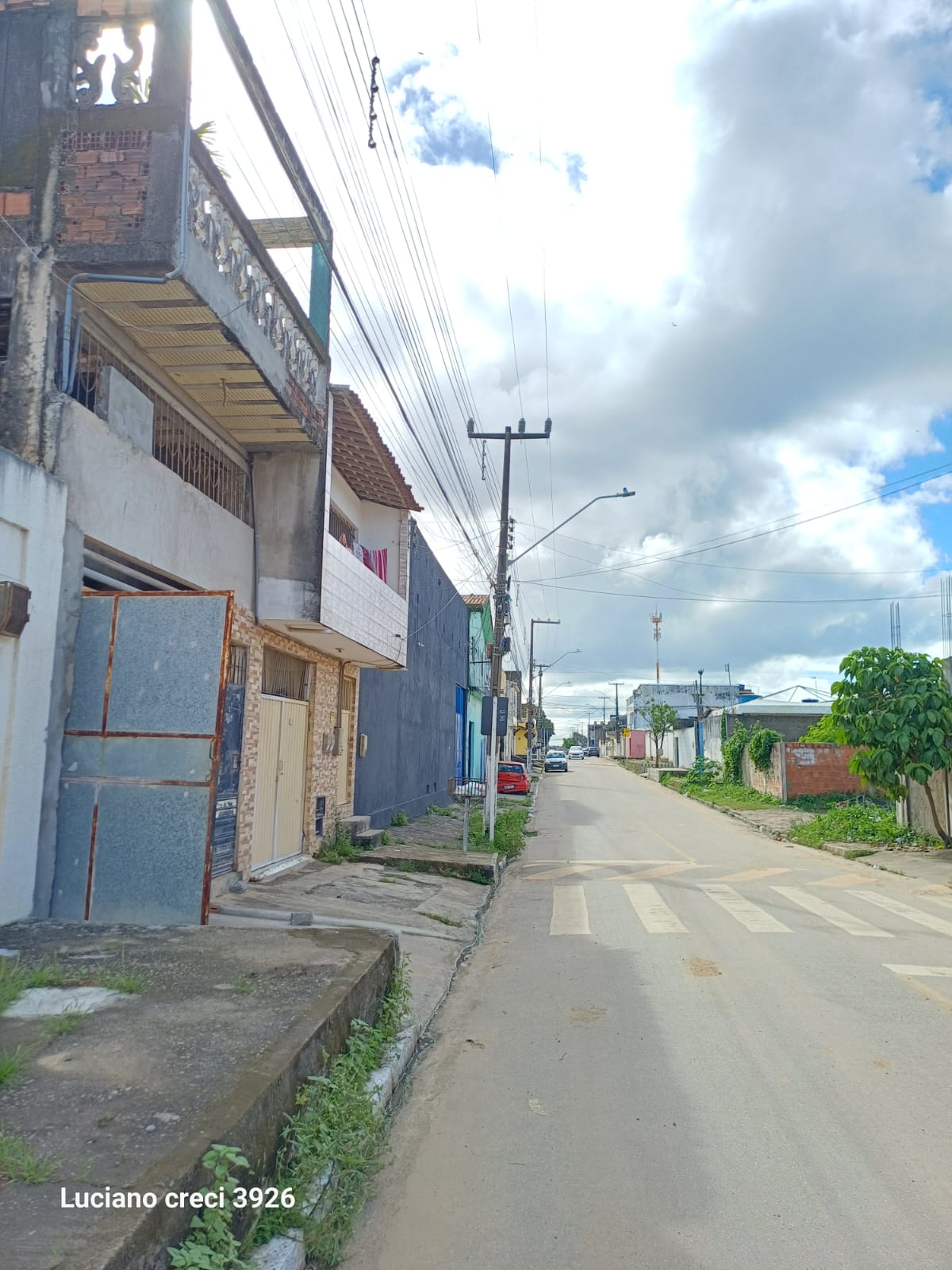 *VENDO IMOVEL NA SANTA LÚCIA, CASA COM PISCINA NO 1⁰ ANDAR. SAO 5 CASAS E UM TERCEIRO PISO 10X30.*