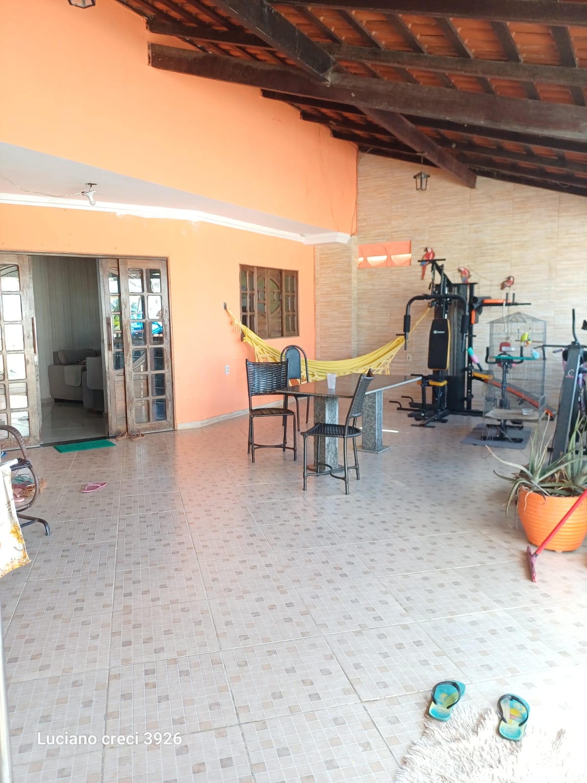 *VENDO IMOVEL NA SANTA LÚCIA, CASA COM PISCINA NO 1⁰ ANDAR. SAO 5 CASAS E UM TERCEIRO PISO 10X30.*