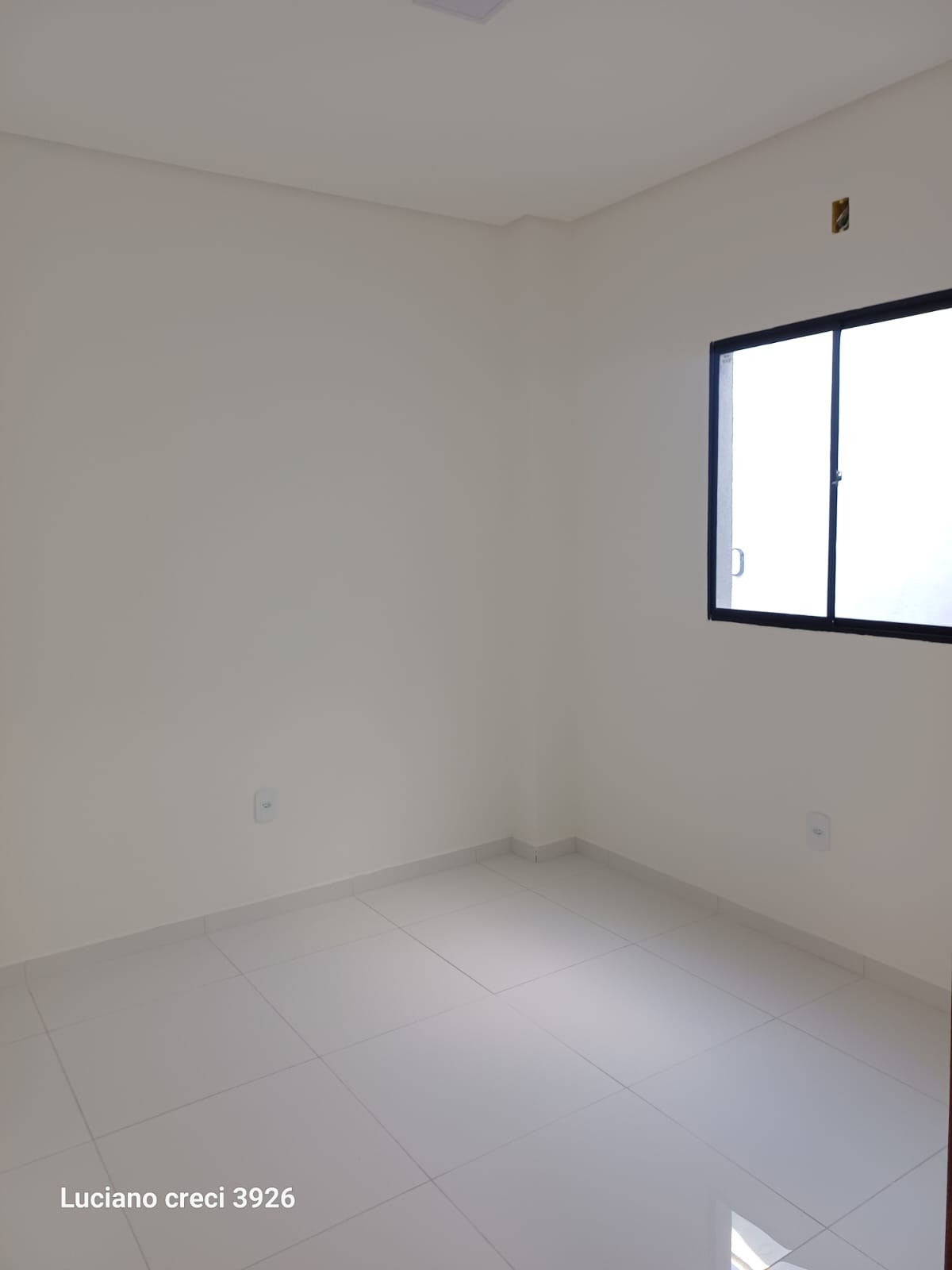 VENDO ENCANTADORA CASA NOVA NA SANTA LÚCIA.