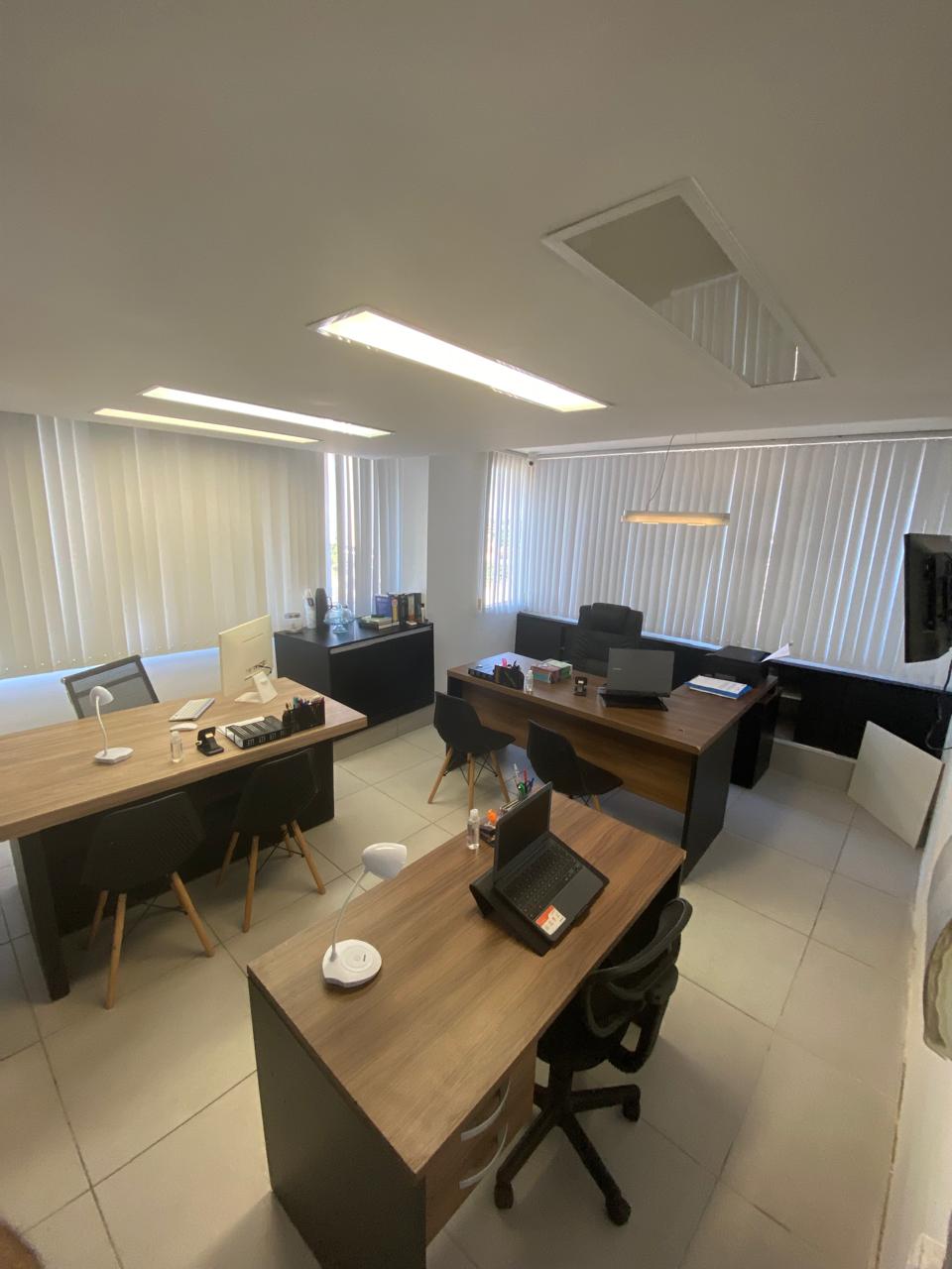*VENDO SALA COM 41 MT²  NO EMPRESARIAL RUI PALMEIRAS  FAROL. PRÉDIO DE ESQUINA. AV.  FERNANDES LIMA.*