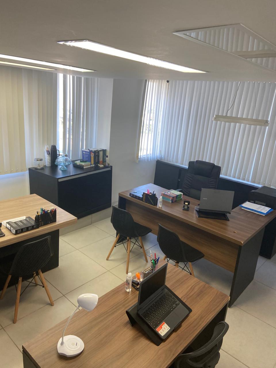 *VENDO SALA COM 41 MT²  NO EMPRESARIAL RUI PALMEIRAS  FAROL. PRÉDIO DE ESQUINA. AV.  FERNANDES LIMA.*