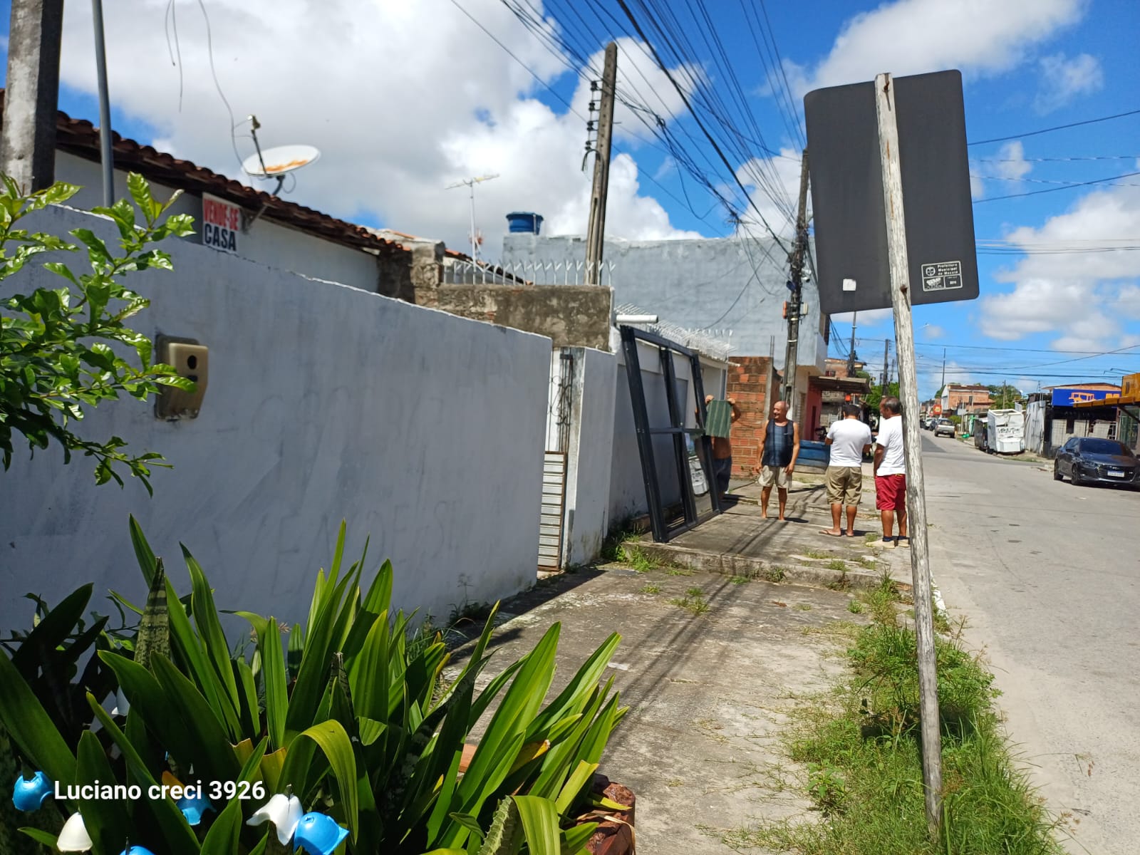*VENDO CASA NA SANTA LÚCIA EM FRENTE A PIZZARIA BORDA DE OURO*