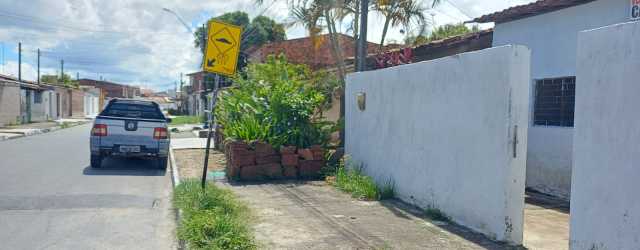 *VENDO CASA NA SANTA LÚCIA EM FRENTE A PIZZARIA BORDA DE OURO*