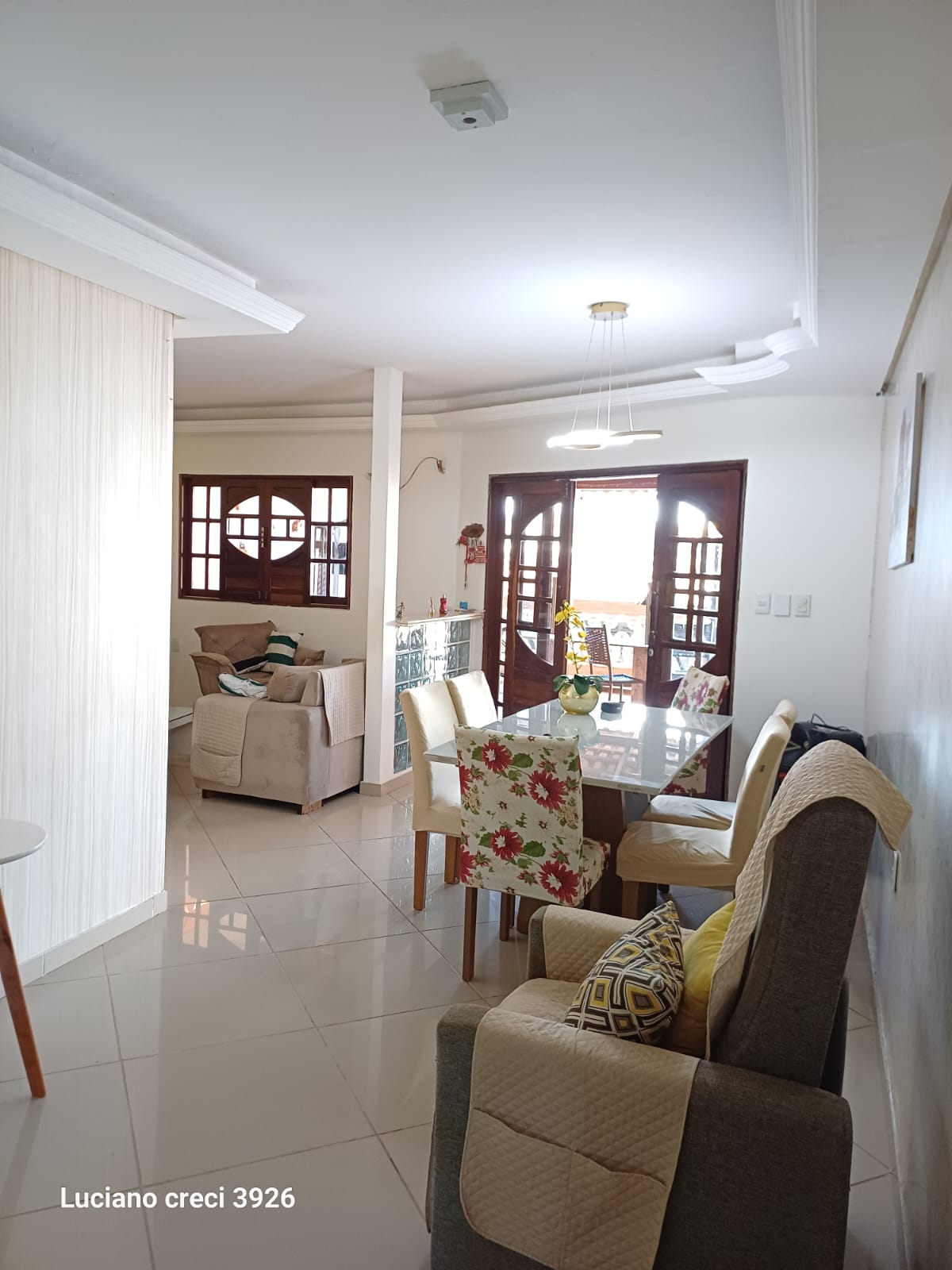*VENDO IMOVEL NA SANTA LÚCIA, CASA COM PISCINA NO 1⁰ ANDAR. SAO 5 CASAS E UM TERCEIRO PISO 10X30.*