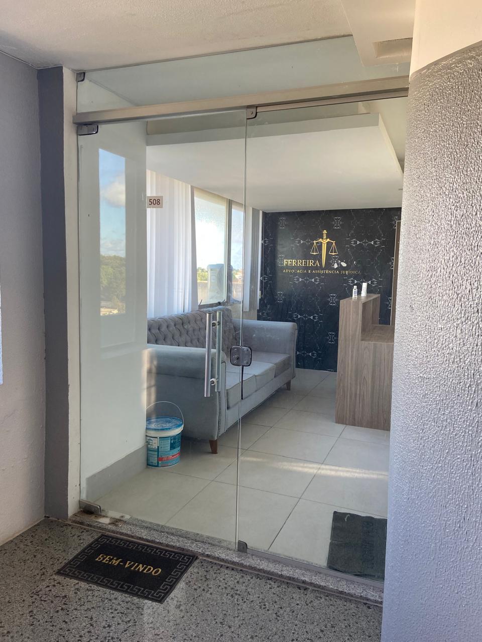 *VENDO SALA COM 41 MT²  NO EMPRESARIAL RUI PALMEIRAS  FAROL. PRÉDIO DE ESQUINA. AV.  FERNANDES LIMA.*
