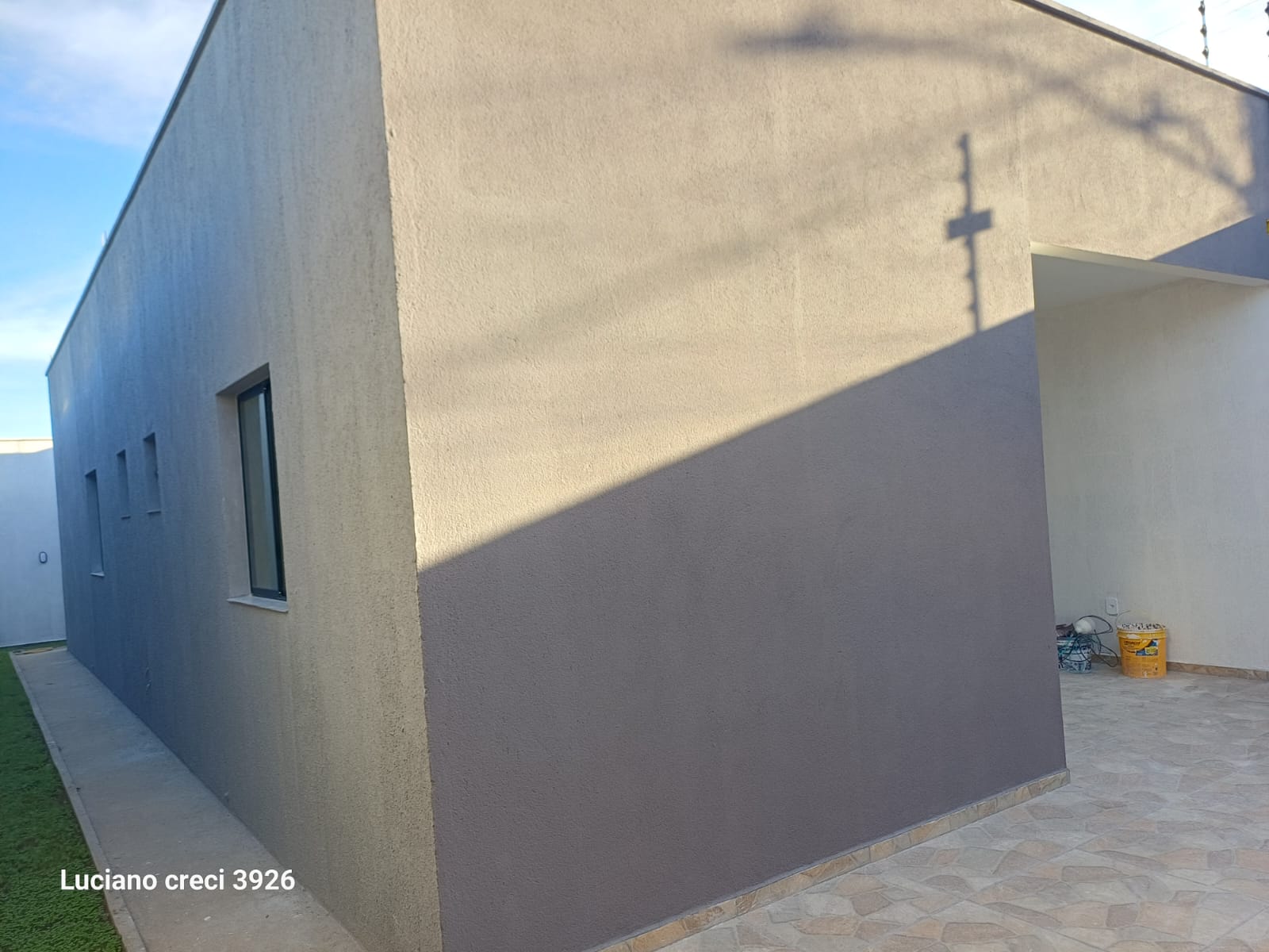 VENDO ENCANTADORA CASA NOVA NA SANTA LÚCIA.