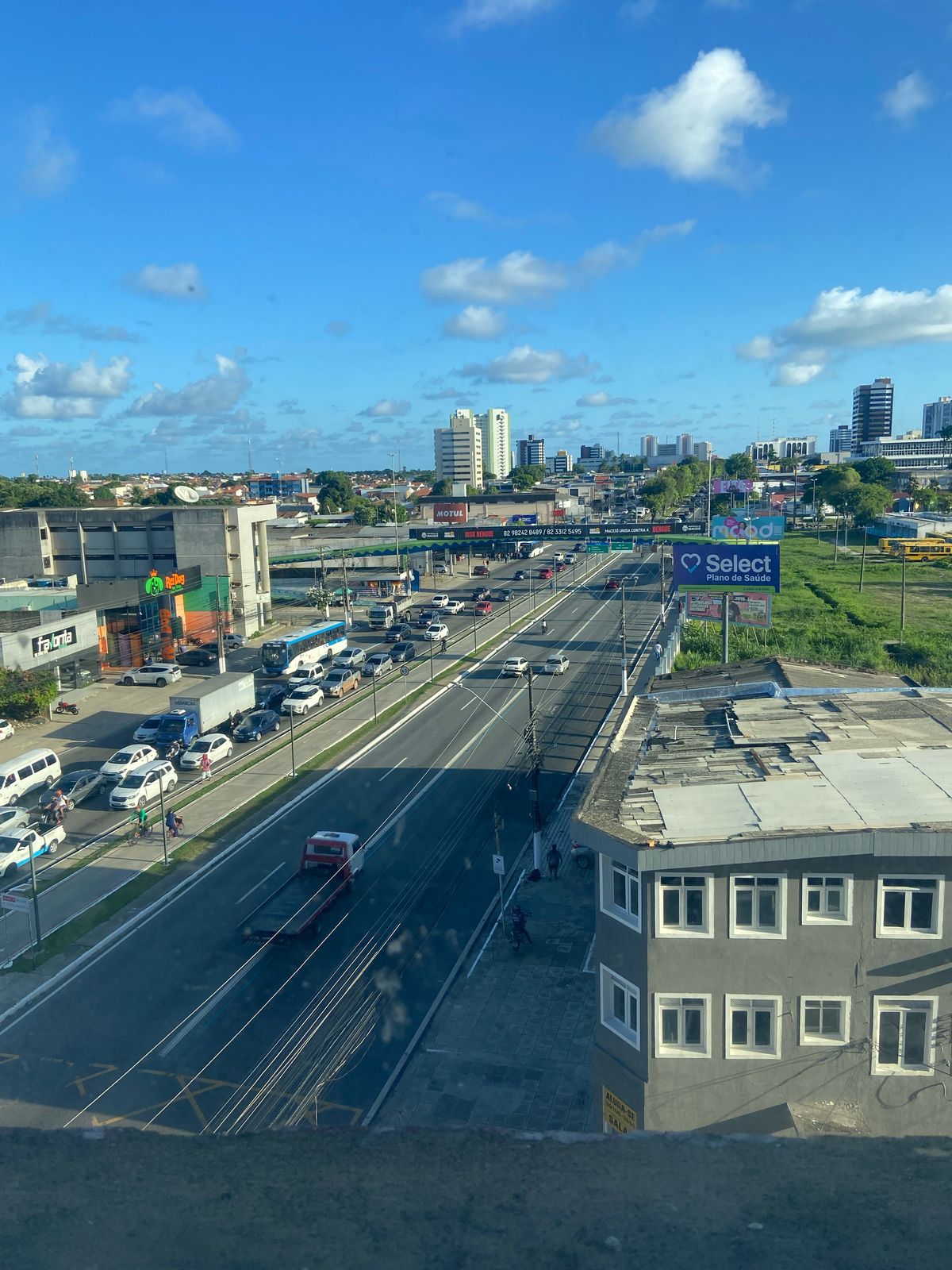 *VENDO SALA COM 41 MT²  NO EMPRESARIAL RUI PALMEIRAS  FAROL. PRÉDIO DE ESQUINA. AV.  FERNANDES LIMA.*