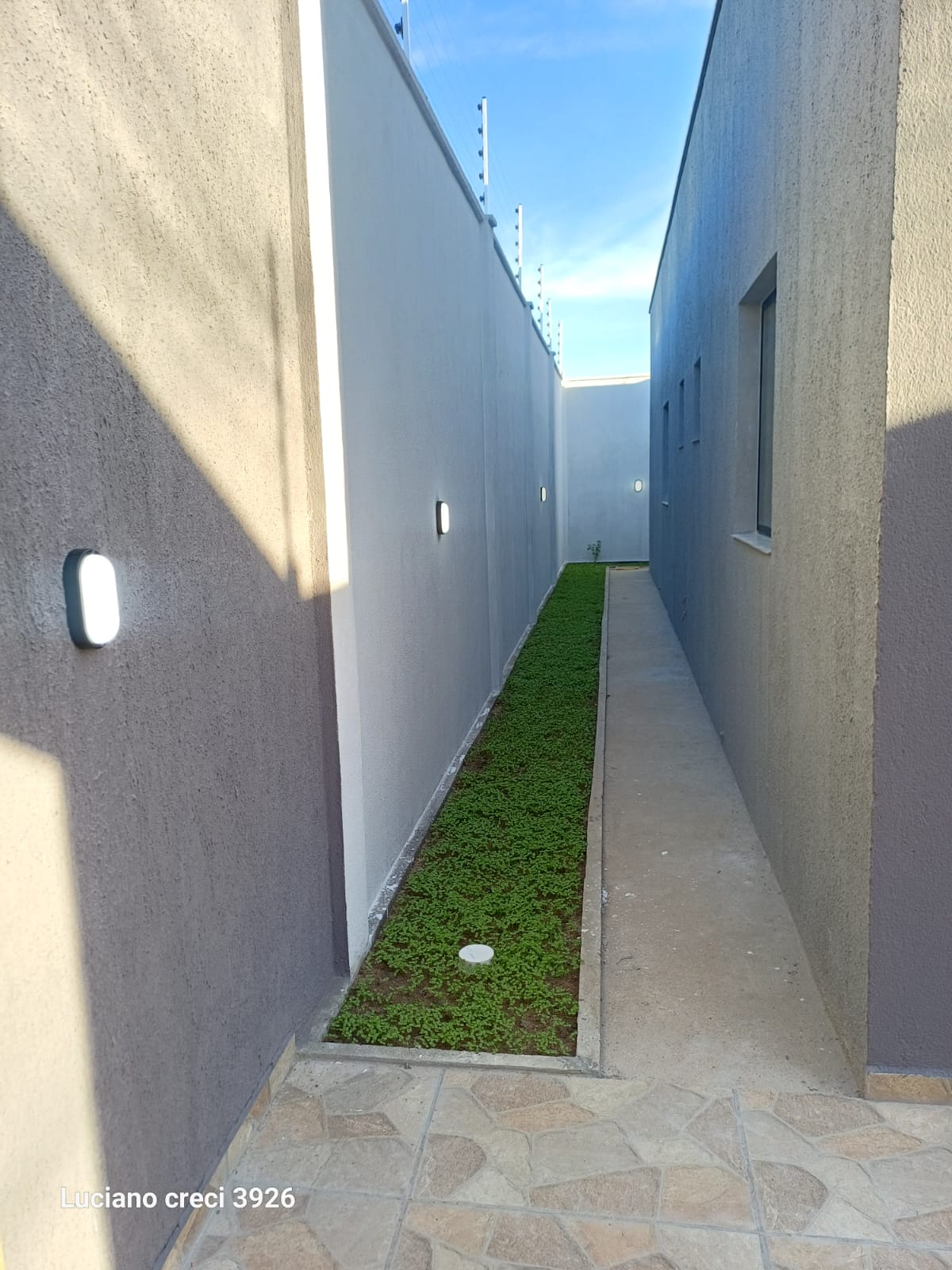 VENDO ENCANTADORA CASA NOVA NA SANTA LÚCIA.